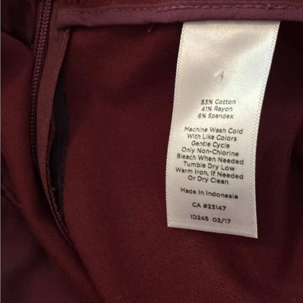 Talbots Chatham Burgundy Crop Pants Button Ankle Detail SZ 8P - Picture 3 of 3